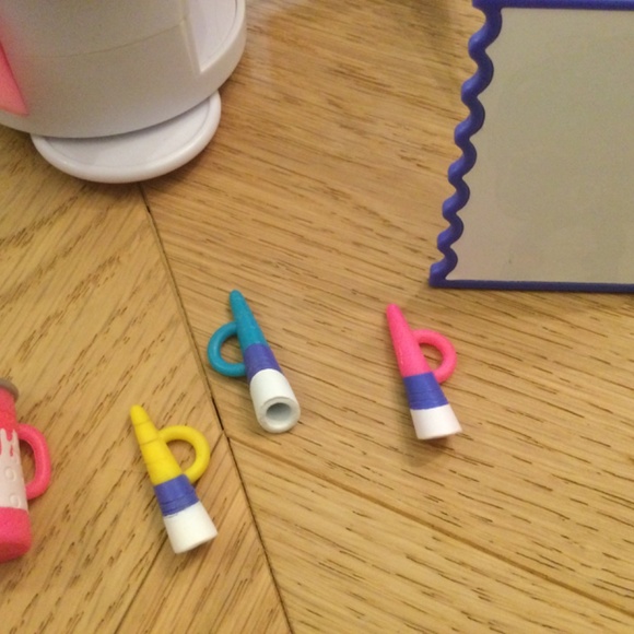 LOL Surprise OMG House of Surprises Art Cart Playset with Splatters Collectible - Picture 8 of 11